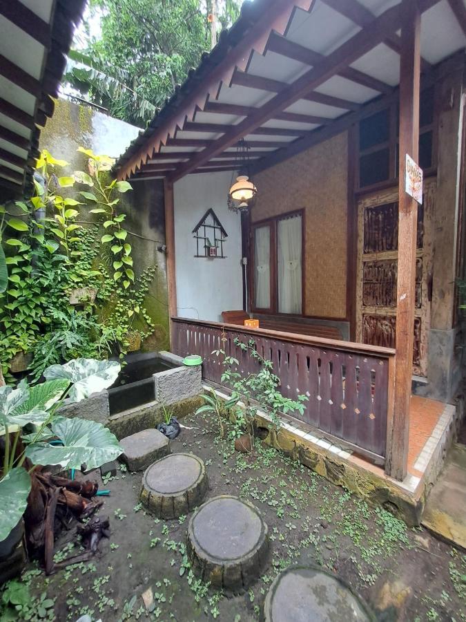 Diana'S Homestay Banyuwangi  Extérieur photo