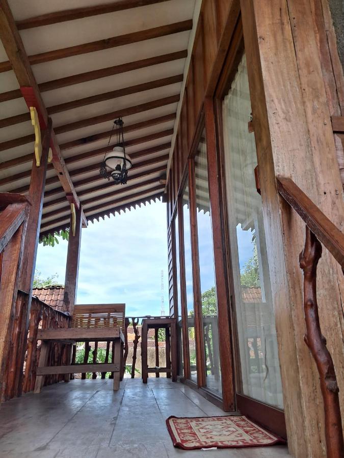 Diana'S Homestay Banyuwangi  Extérieur photo