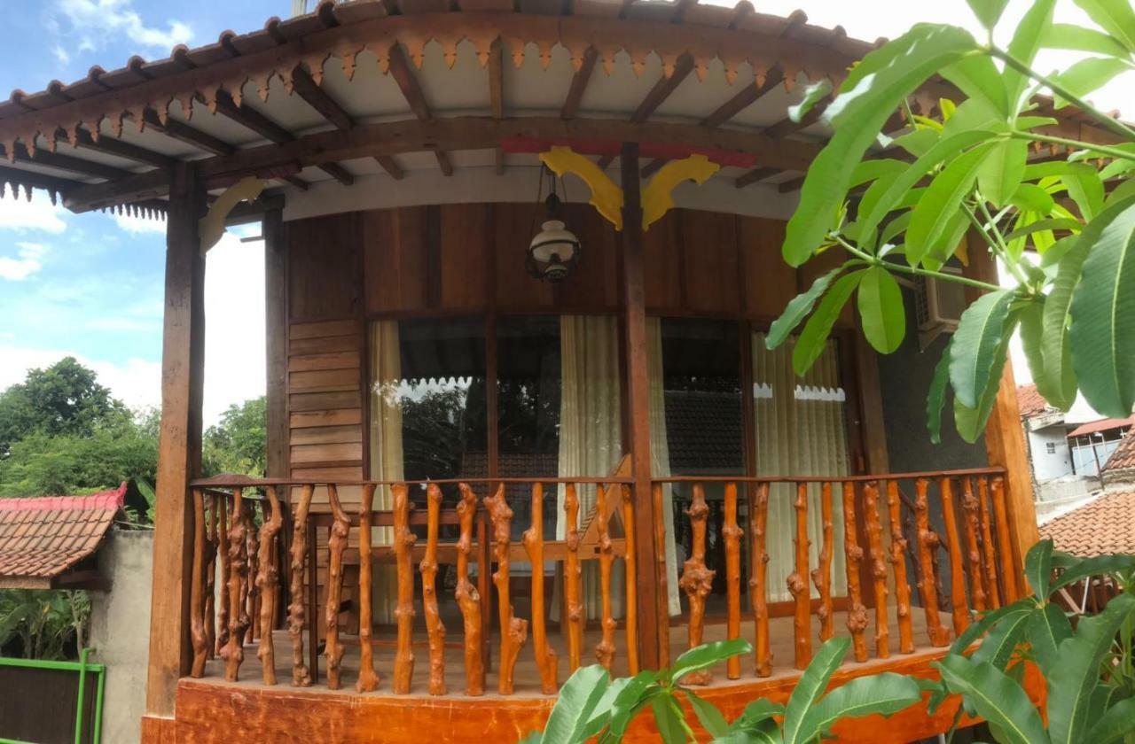 Diana'S Homestay Banyuwangi  Extérieur photo